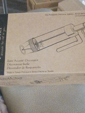 Pampered Chef Easy Accent Decorator # 1778 In Box
